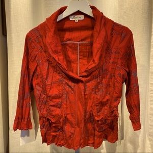 LanVie Crinkle Raw Edge Zippered Top in Tomato Red w/ Gray Graphic Print - 6